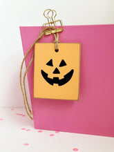 Load image into Gallery viewer, Jack-o-lantern tag
