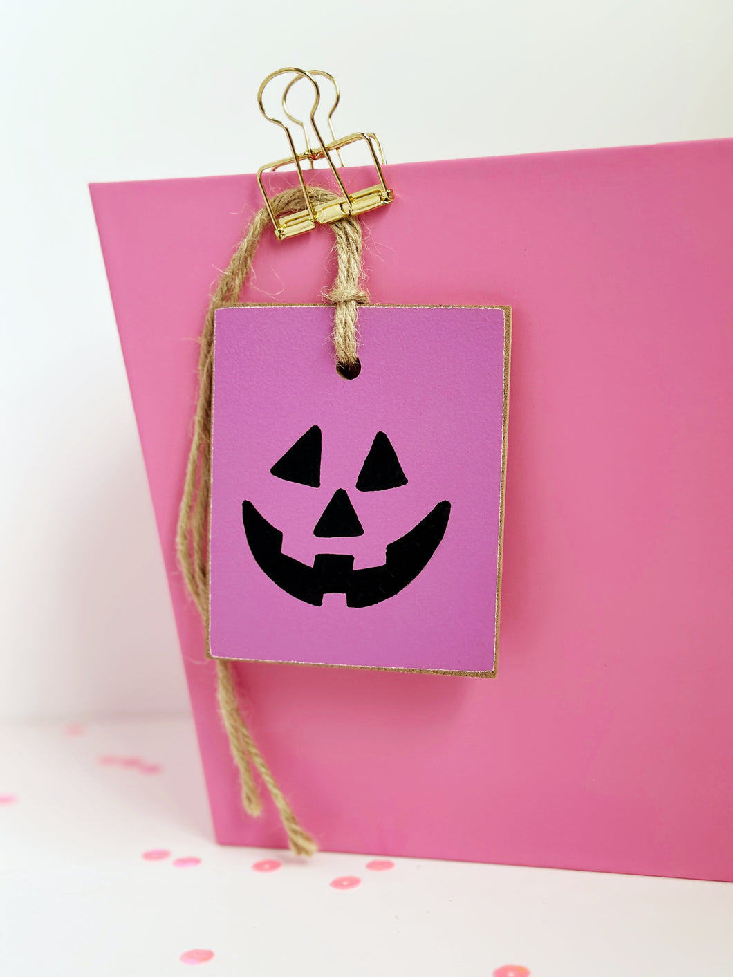 Jack-o-lantern tag