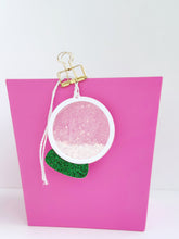 Load image into Gallery viewer, Christmas Shaker Tags
